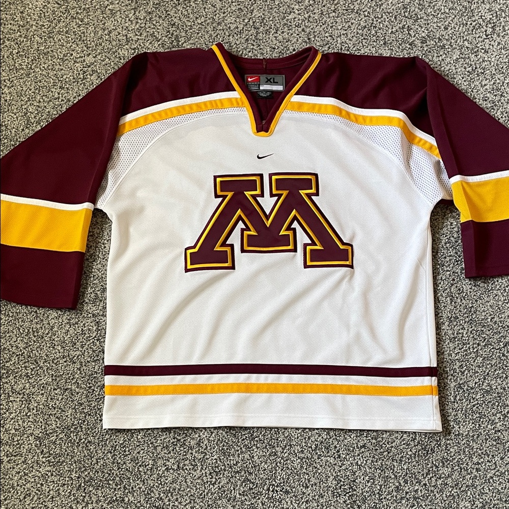 Men’s XL Nike Minnesota Hockey Jersey. Embroidered patch. Great condition. - Picture 3 of 5